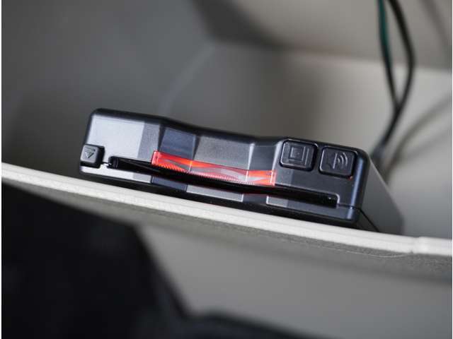 【ETC付き】こちらも中古車選びの必須ポイントですね☆高速道路料金所もスイスイ☆スマートインターチェンジ利用可能で移動距離短縮・効率アップできますよ！