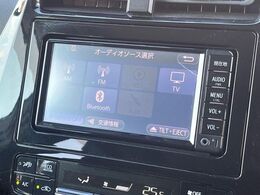 【純正ナビ】人気の純正ナビを装備。オーディオ機能も充実しており、Bluetooth接続すればお持ちのスマホやMP3プレイヤーの音楽を再生可能！毎日の運転がさらに楽しくなります！！