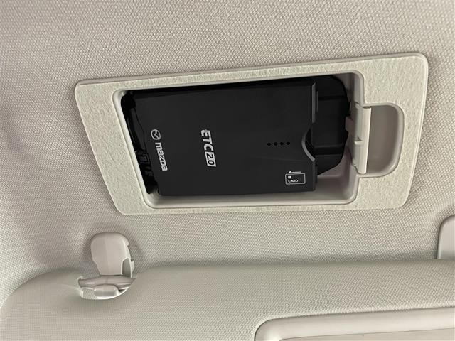 ◆【ETC】有料道路を利用する際に料金所で停止することなく通過できる、ETC車載器（ノンストップ自動料金収受システム機器）が装備されています。セットアップを行うことで利用可能になります。
