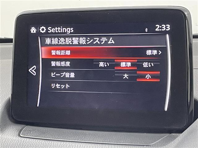 【車線逸脱警報システム（LDWS）】居眠り運転などでの車線のはみ出しを予測して、警告灯と警告音でドライバーに注意を促します！機能には限界があるためご注意ください。