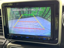 【バックカメラ】駐車時に後方がリアルタイム映像で確認できます。大型商業施設や立体駐車場での駐車時や、夜間のバック時に大活躍！運転スキルに関わらず、今や必須となった装備のひとつです！