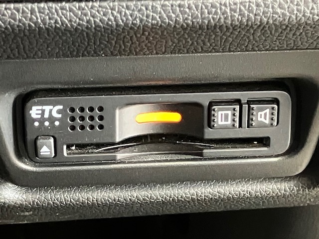 【ETC】便利なETC車載器も装備！高速道路の料金所もスムーズに通過できます。今や必須の装備ですね！お客様用にセットアップをしてのお渡しとなります！