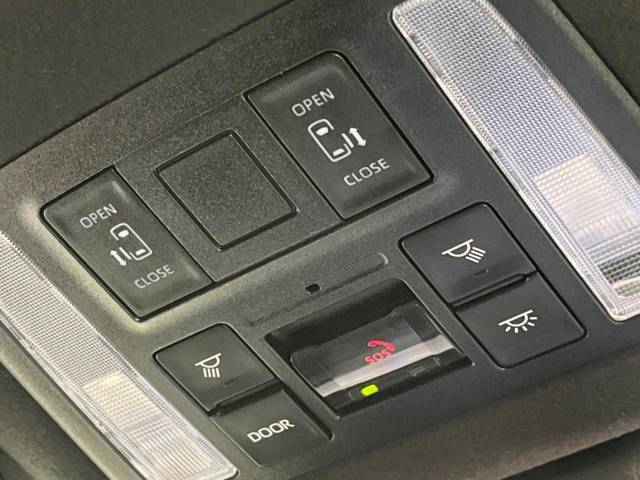 【両側パワースライドドア】スマートキーや運転席のスイッチで後席両側スライドドアの開閉が可能♪電動だから力を入れてドアを開ける必要が無く、小さなお子様でも簡単に開け閉めでき快適です♪
