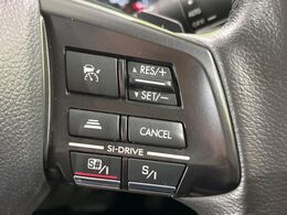 【全車速追従機能付クルーズコントロール】高速道路での長距離走行が楽に！！自動で速度を保つクルーズコントロールが、衝突軽減システムと連携し、前方の車両を感知して車間を保つように速度調節してくれます！！