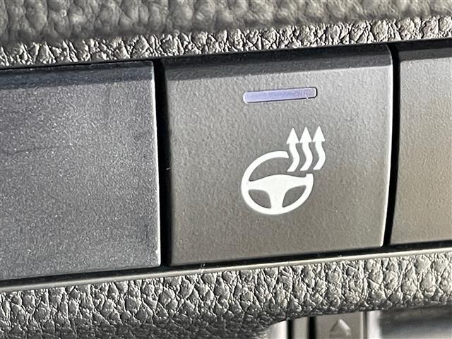【ステアリングヒーター】冬場の寒い日に手がかじかんで運転が危険にさらされることもこれがあれば安心です！！ハンドルがじわっと暖かくなります♪
