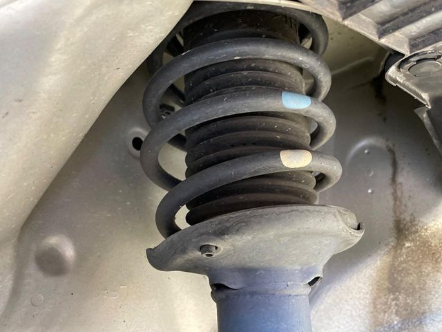 お車を安心してお乗りいただく為には、足回りの定期点検が欠かせません。サービスサポート（有償保証）では無料点検もご提供しており、安心のカーライフをお過ごしいただけるサポート体制が整っています。