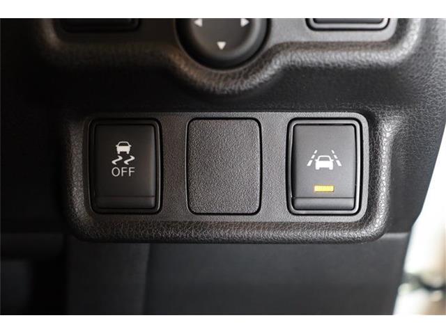 クルマが車線を認識して、はみ出しを知らせてくれます！！