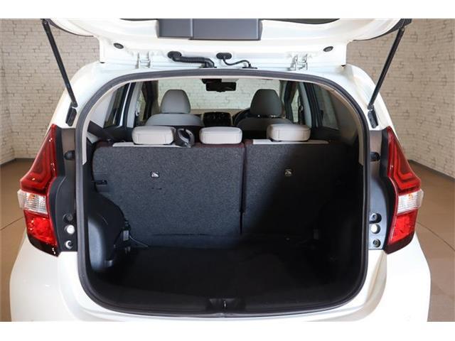 こんなに広い荷室が出来ますよ！背の高い荷物も積めます。リアシートとトランクが繋がっているので、長尺ものでも収納がOK！買い物等で重宝しますよ！