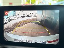 【バックカメラ】駐車時に後方がリアルタイム映像で確認できます。大型商業施設や立体駐車場での駐車時や、夜間のバック時に大活躍！運転スキルに関わらず、今や必須となった装備のひとつです！