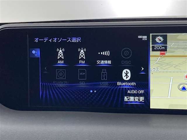 ブルートゥースに接続することにより、スマホに入ったお気に入りの音楽を車内で楽しむことができます♪あると本当に便利な機能になっています！