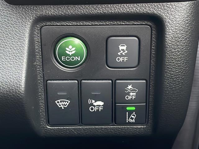 気になる車はすぐにお問い合わせください！画面右側の0066から始まる無料ダイヤルからお問い合わせ下さい！専門スタッフがお車のご質問にお答えいたします！