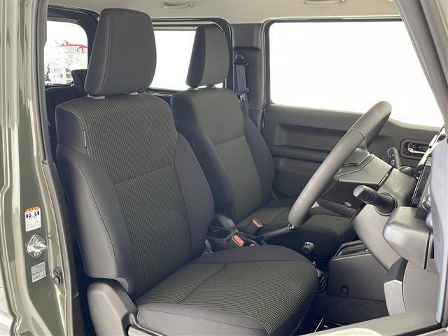 【運転席】座り心地が良いシートなので長時間の運転でも快適にお過ごしいただけます。新品のフロアマットのご注文も可能です。掲載箇所以外にご希望の写真がございましたらお気軽にお問い合わせ下さい。
