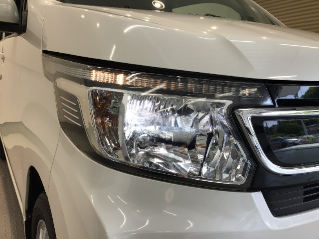 【HIDヘッドライト】夜道や雨天走行が明るく視界良好！！HID（ディスチャージ）ヘッドライト装備です！安心ドライブを楽しんで下さい♪明るいほうが、運転疲労を軽減できます♪