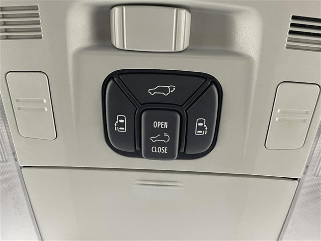 【後部座席操作部】後部座席を快適に過ごしていただくための便利な装備が付いています！