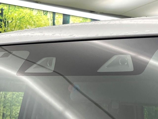 【スズキ　セーフティサポート】走行中に前方の車両等を認識し、衝突しそうな時は警報とブレーキで衝突回避と被害軽減をアシスト。より安全にドライブをお楽しみいただけます。