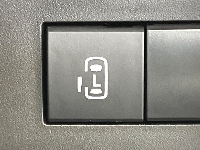 【パワースライドドア】スマートキーや運転席のスイッチでスライドドアの開閉が可能♪電動だから力を入れてドアを開ける必要が無く、小さいお子様でも、重い荷物を持っている時もラクに開け閉めできます♪