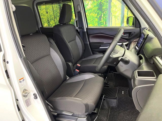 運転席シート廻りは使用感も少なく、良好な状態となっています。丁寧に使われていたことがよくわかりますね。