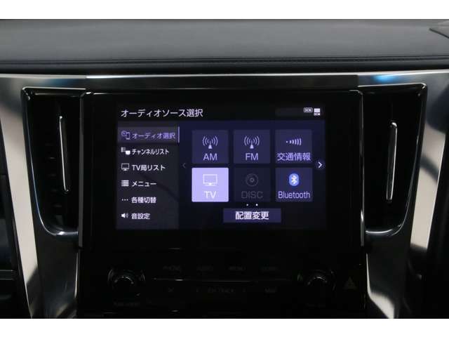 純正9型ディスプレイオーディオで、オプションのフルセグTV視聴・CD/DVDデッキに加え、Bluetooth・USB・ラジオ等多くのソースが揃っております！
