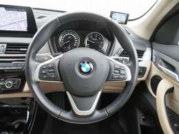 ◆インスツルメントパネルやインテリアトリムなどは、調和しなが洗練された室内を作り上げ、スイッチ類によって、優れた操作性をも実現。ドライバーの視線や動線を考え、人間工学に基づきデザインされています◆