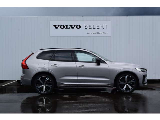 ◆サイド/流麗なプロポーションはVOLVO車の真骨頂。「美しいものと共にありたい」というオーナーの願いを満たします