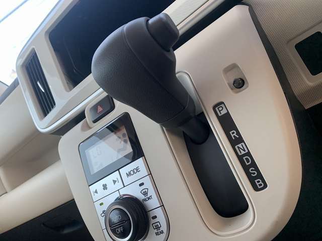4WD☆スマートアシスト☆両側パワースライドドア☆スマートキー☆プッシュスタート☆オートリトラミラー☆エコアイドル☆ベンチシート☆純正ドアバイザー☆純正フロアマット☆ヘッドライトレベライザー☆試乗OK