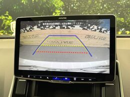 【バックカメラ】駐車時に後方がリアルタイム映像で確認できます。大型商業施設や立体駐車場での駐車時や、夜間のバック時に大活躍！運転スキルに関わらず、今や必須となった装備のひとつです！