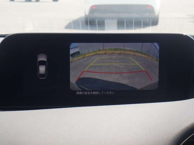【バックモニター】車の後退を補助するシステムです。