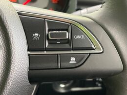 【アダプティブクルーズコントロール】高速道路での長距離走行が楽に！！自動で速度を保つクルーズコントロールが、衝突軽減システムと連携し、前方の車両を感知して車間を保つように速度調節してくれます！！