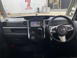 ★車内は広々として、視界良好です♪インパネ周りもスッキリしています♪