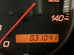 走行距離は少な目です。お仕事のパートナーなどにお求め頂き易い価格でご用意致しました。