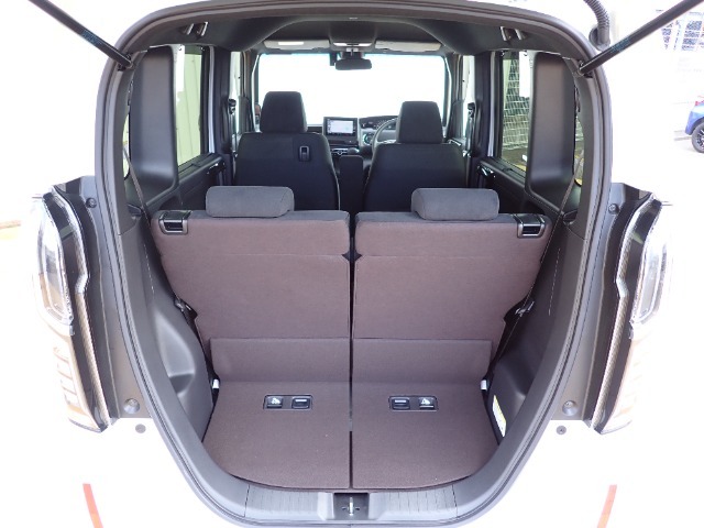 ◆定員乗車時のカーゴルームです。普段のお買い物の荷物やたくさんの収納が可能です。