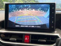 【バックカメラ】駐車時に後方がリアルタイム映像で確認できます。大型商業施設や立体駐車場での駐車時や、夜間のバック時に大活躍！運転スキルに関わらず、今や必須となった装備のひとつです！