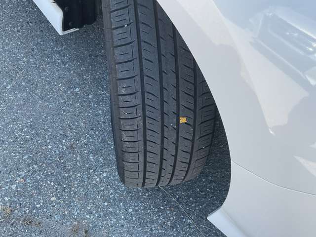 タイヤサイズは215/50/17です！各タイヤメーカー取扱いしております。お買い換えの際もご相談ください。