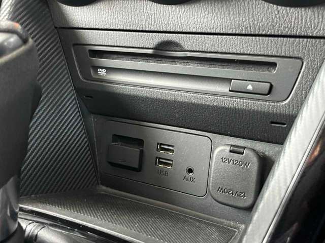 USBやシガーソケットも完備で充電の心配もなし！