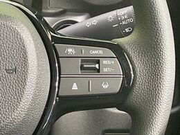 【アダプティブクルーズコントロール】高速道路での長距離走行が楽に！！自動で速度を保つクルーズコントロールが、衝突軽減システムと連携し、前方の車両を感知して車間を保つように速度調節してくれます！！