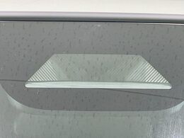 【ホンダセンシング】走行中に前方の車両等を認識し、衝突しそうな時は警報とブレーキで衝突回避と被害軽減をアシスト。より安全にドライブをお楽しみいただけます。