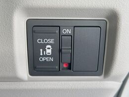 【パワースライドドア】スマートキーや運転席のスイッチでスライドドアの開閉が可能♪電動だから力を入れてドアを開ける必要が無く、小さいお子様でも、重い荷物を持っている時もラクに開け閉めできます♪