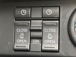 【両側パワースライドドア】スマートキーや運転席のスイッチで後席両側スライドドアの開閉が可能♪電動だから力を入れてドアを開ける必要が無く、小さなお子様でも簡単に開け閉めでき快適です♪