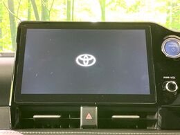 【10.5インチナビ】高級感とインパクトのある大画面ナビを装備。各種オーディオ操作はもちろん、スマホ連携もできる利便性の高いナビです♪