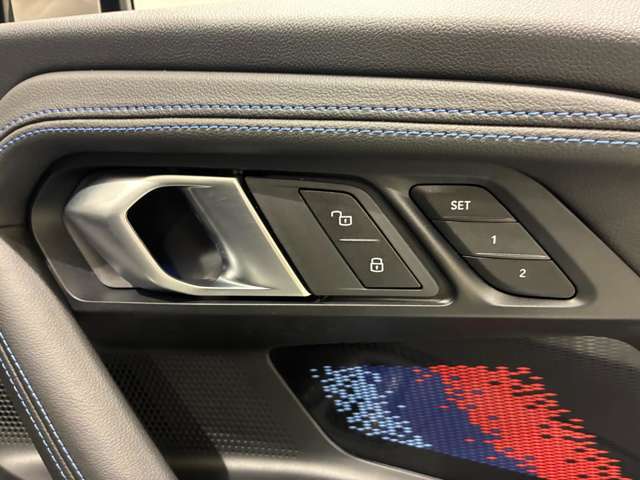 サービス工場は当営業所より徒歩約1分。BMWの厳しい試験を突破した　　マイスター　　が多数在籍しております。ご購入後の納車前整備をしっかりいたします。楽しいBMWライフをおすごしください。