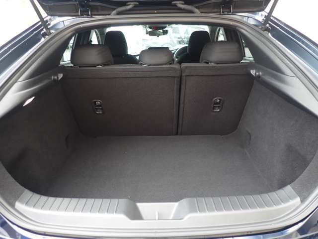 当店は店頭にて平日のお納車をご協力頂いております。土、日は大変多くのご来店がありご迷惑をおかけする事が御座います。必要人数で余分なコストを抑え、お客様に還元できる価格の実現を心掛けています！