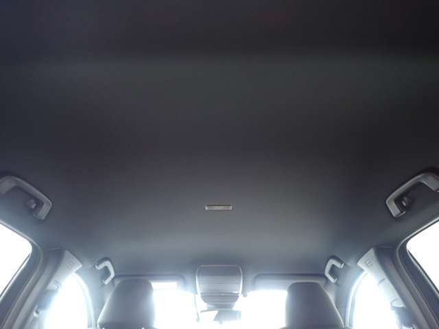 車内はプロによるルームクリーニング済み！気になる臭い等もなく、お納車後も気持ち良く乗って頂けます♪