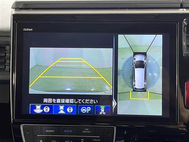【マルチビューカメラシステム】まるでクルマを真上から見下ろしたかのような視点で駐車をサポートします！クルマの斜め後ろや真横など、前後左右の4つのカメラの映像が合成されて、モニターに映し出されます。