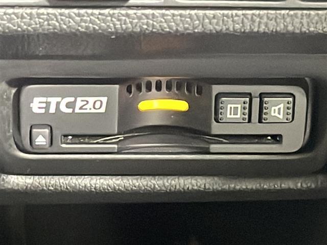 【ETC2.0（DSRC）】ETCカードを挿入すれば料金所はノンストップで通過できます。ETC限定の割引や、高速道路の情報提供サービスを利用できます。