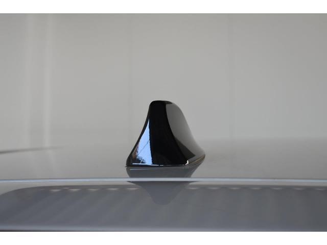 流行のシャークフィンラジオアンテナは、コンパクトに纏まります。