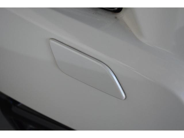 雪道や泥道でも明るさを確保するヘッドライトウォッシャーも装備しています。