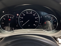 ”ドライバーを中心に一つ一つ丹念に磨き、力強さと上質さが融合した上質なデザインを採用しました！シンプルながらも落ち着いたメーターパネルは大人な雰囲気を演出します。”