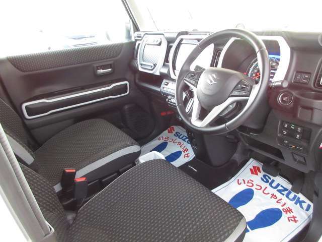 運転席より室内☆無料保証付き販売車です！ ☆全国どこへでも！ 陸送可能(有料)ですので、県外の方も是非ご相談ください！