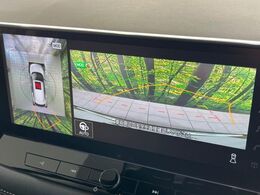 【アラウンドビューモニター】専用のカメラにより、上から見下ろしたような視点で360度クルマの周囲を確認することができます☆死角部分も確認しやすく、狭い場所での切り返しや駐車もスムーズに行えます。
