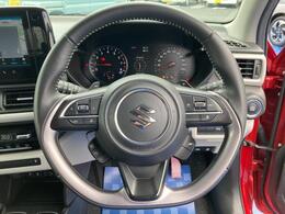 ハンドル回りです。触り心地の良い本革巻きステアリングホイール。